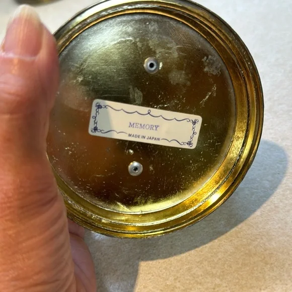 Vintage Gold Tone Crown music/trinket box - Picture 10 of 13